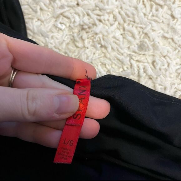 Spanxs women’s faux leather leggings size large - Picture 2 of 3